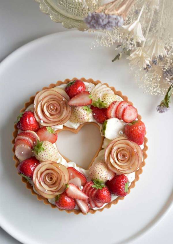 女性「イチゴタルトを作った」　芸術作品のような１枚に「センスに脱帽」「本当に天才」