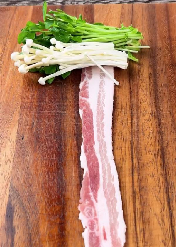 卵２個をフライパンに入れて？　ボリューム満点おかずに「天才すぎた」「早速作る！」