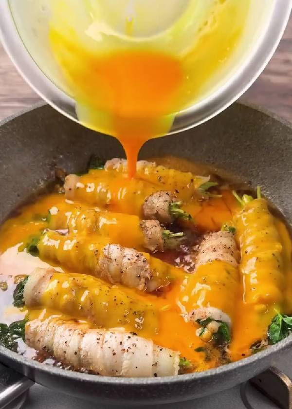 卵２個をフライパンに入れて？　ボリューム満点おかずに「天才すぎた」「早速作る！」