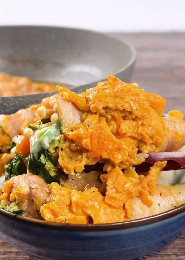 卵２個をフライパンに入れて？　ボリューム満点おかずに「天才すぎた」「早速作る！」