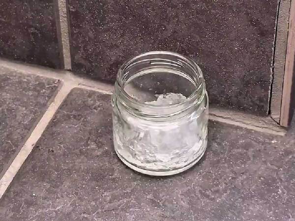 保冷剤の中身を空き瓶に…　まさかの活用法に「知らなかった」「やってみます！」