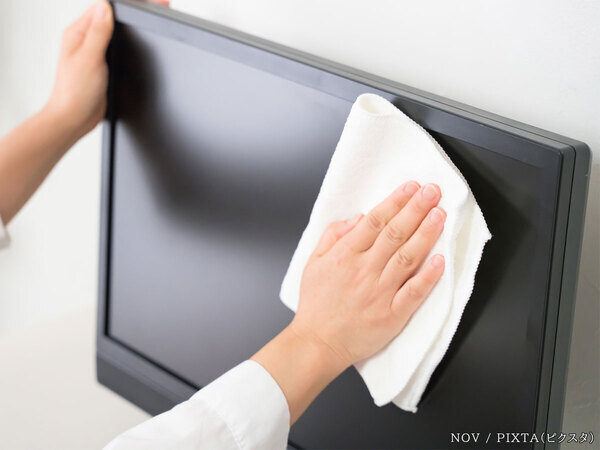 「テレビの画面のホコリがひどい…」　こんな時、ティッシュで拭くのはあり？