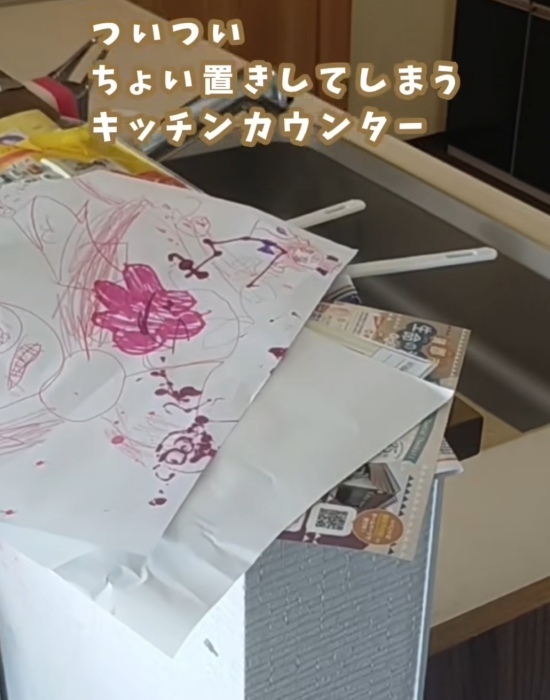 ごちゃ付き予防で収納力アップ！　キッチンカウンターの１００均DIYに「すごい」「天才的」
