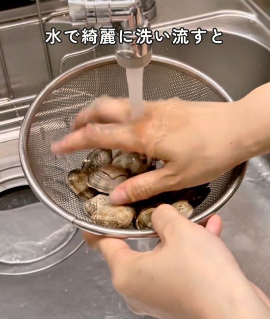 アサリの砂抜きに何時間かけてる？　時短技に「マジか」「一晩かけてた」