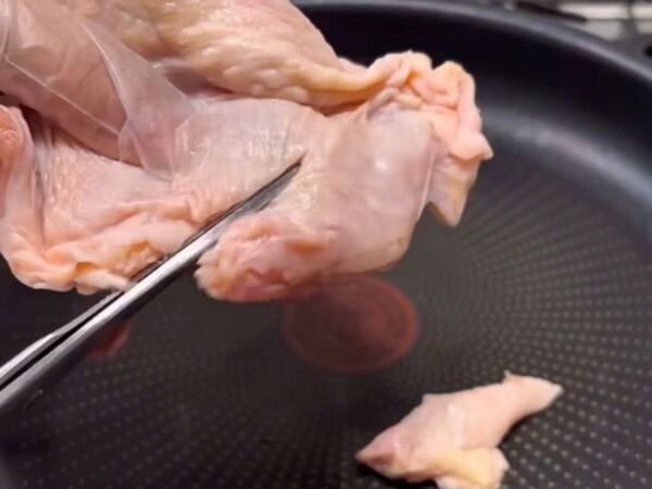 油要らずの『パリパリ唐揚げ』　時短技に「フライパン１つ！？」「すごっ」