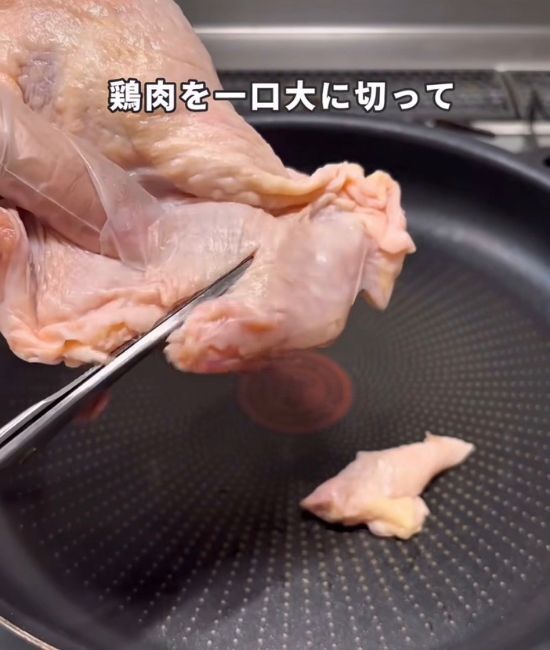 油要らずの『パリパリ唐揚げ』　時短技に「フライパン１つ！？」「すごっ」