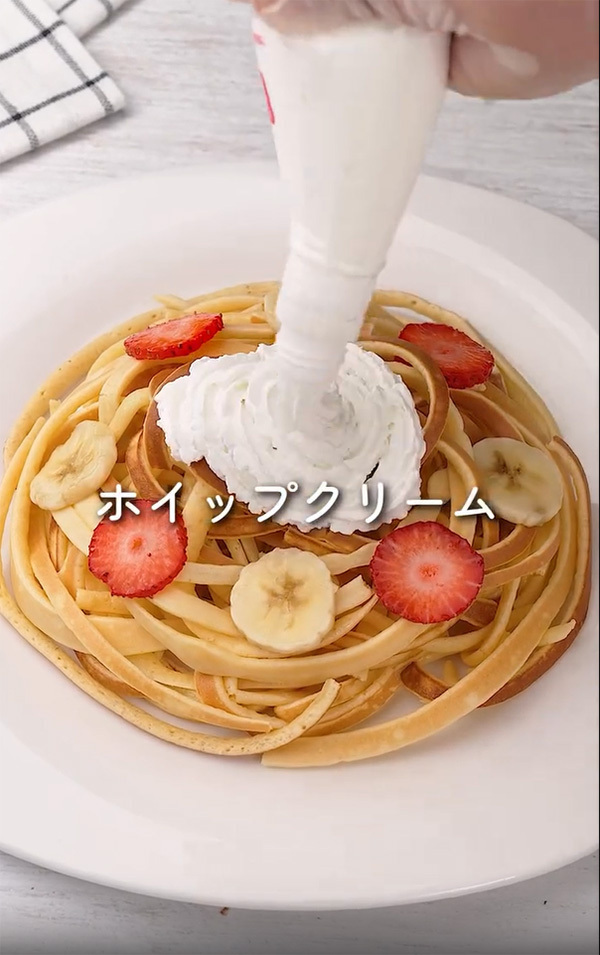 フライパンに渦巻きを描いて…　焼き上がったモノに「子供が喜ぶ」「これは天才」