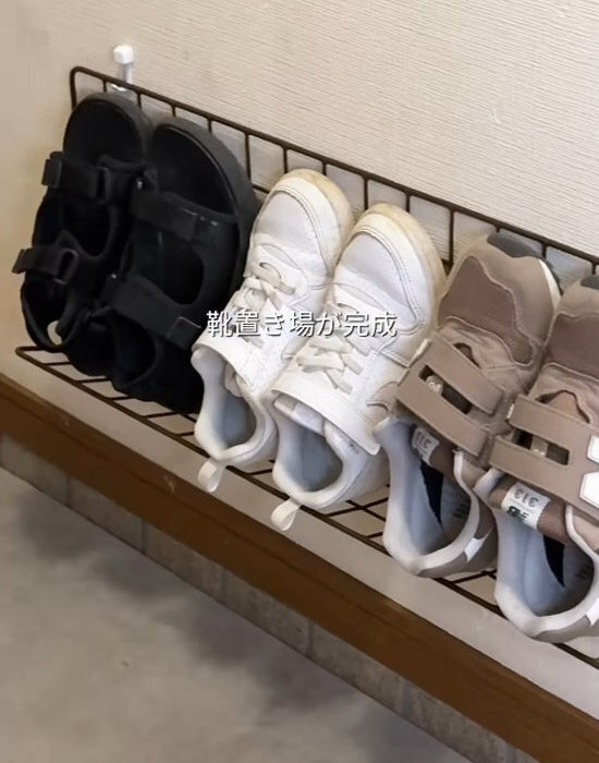 狭い玄関にも置ける！　１００均アイテムでシューズラックを作る方法に「真似する」「作ってみたい」