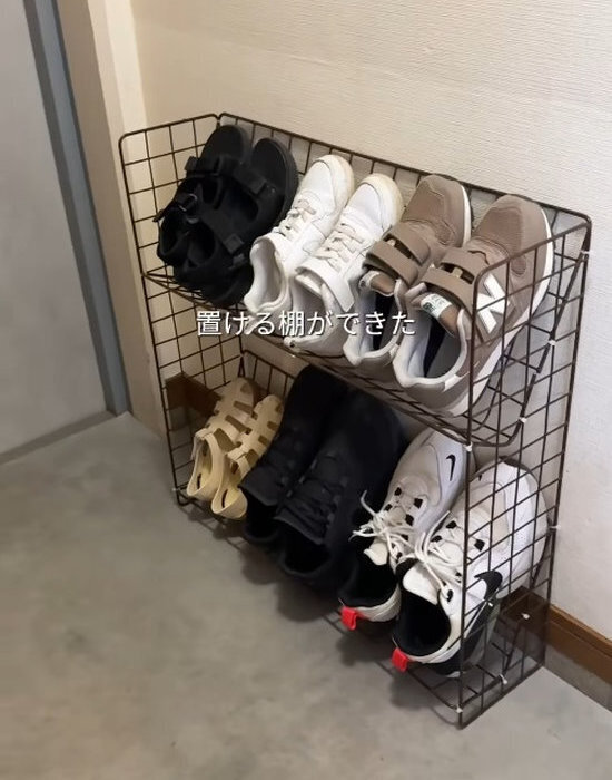 狭い玄関にも置ける！　１００均アイテムでシューズラックを作る方法に「真似する」「作ってみたい」