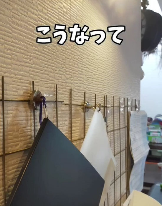 ホッチキスとクリアファイルで針穴が目立たない！　壁面活用DIYに「賃貸でも安心」