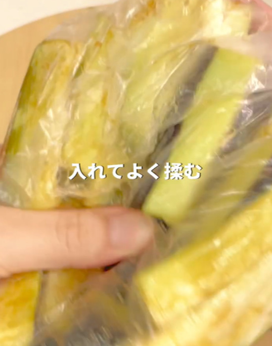 「その発想はなかった」　片栗粉を付けた『ナス』を焼くと…？