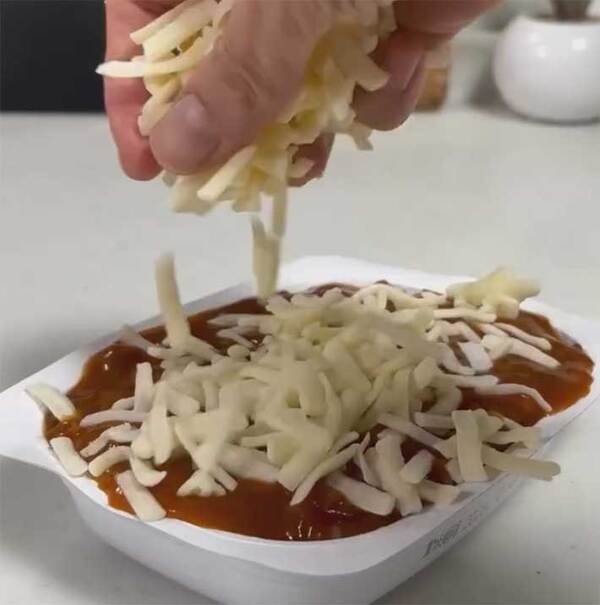 『パックご飯』にかけてチンするだけで…　「絶対うまいやつ」「これはすごい」