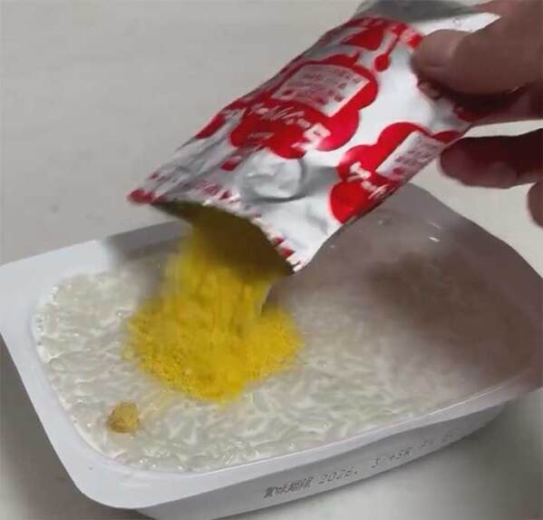 『パックご飯』にかけてチンするだけで…　「絶対うまいやつ」「これはすごい」