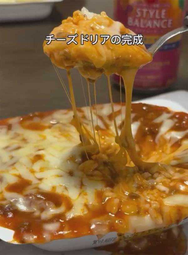 『パックご飯』にかけてチンするだけで…　「絶対うまいやつ」「これはすごい」