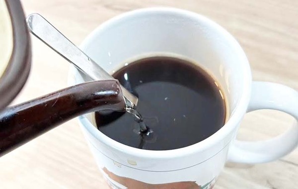 お湯で溶かすの待って！　インスタントコーヒーの意外な作り方に「香り豊か」「全然違う」