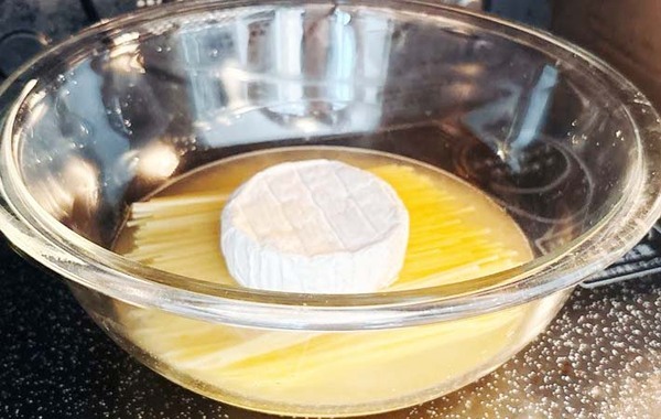 ６００Ｗの電子レンジで８分加熱して！　できたものに「背徳感がすごい」「たまらん」