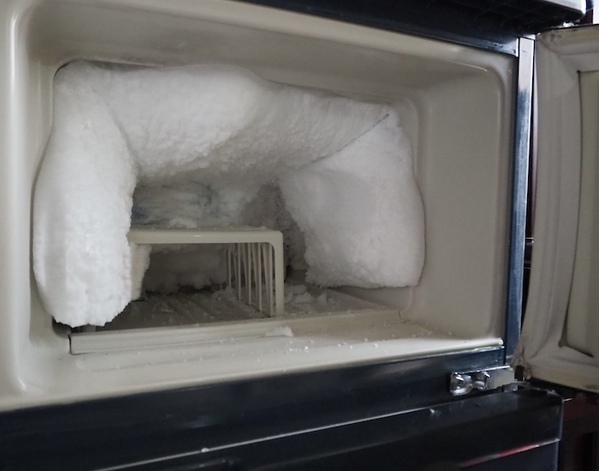 放置すると水漏れにも？　冷凍庫に『霜』が発生する原因に「納得」