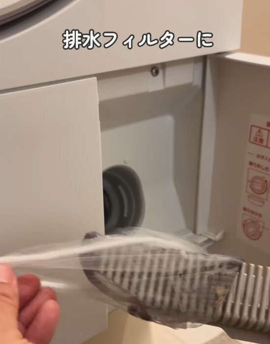 洗濯機からホコリがごっそり！　専用ブラシを使ったお掃除方法に「すごい」「試したい」