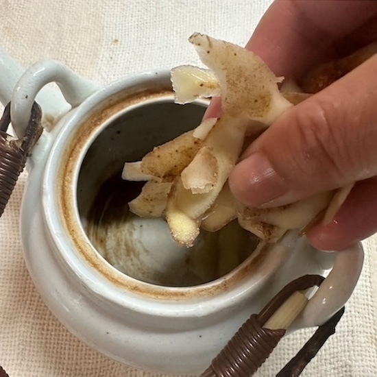 大根のヘタは捨てないで！　意外な活用法に「捨てずに使う」「すごい」