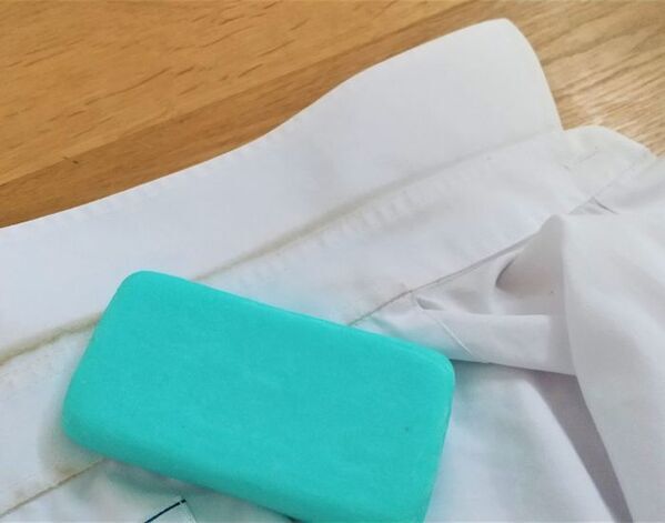 白シャツの黄ばみを落とすには？　企業が教える洗濯方法に「めっちゃ助かる」