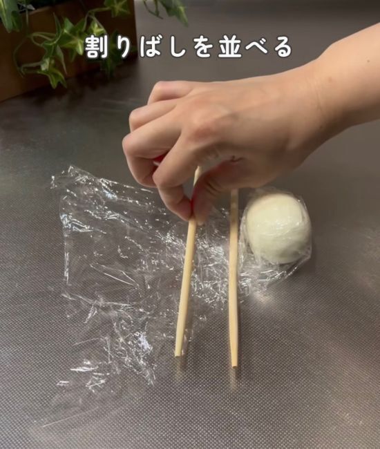 ゆで卵を『割り箸』で挟むと？　仕上がりに「子供も喜ぶ」「全部作りたい」