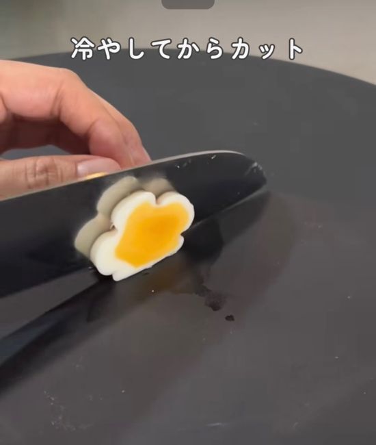 ゆで卵を『割り箸』で挟むと？　仕上がりに「子供も喜ぶ」「全部作りたい」