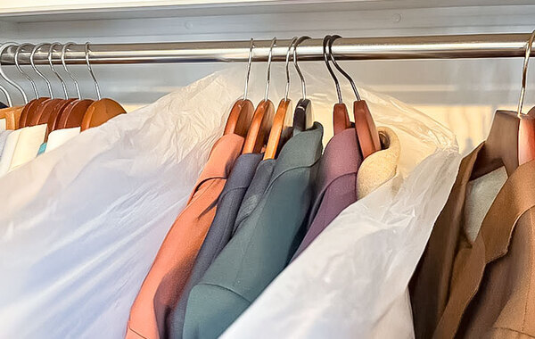 引っ越しの時、服をたたまずに運びたい！　裏技に「あっという間に終わった」