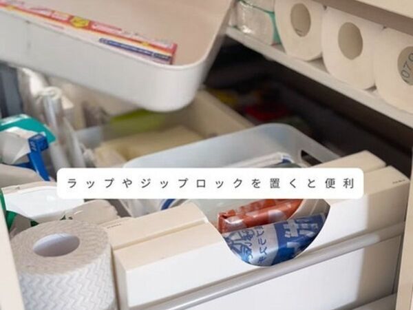 突っ張り棒を取り付けてみて！　キッチン収納力をアップさせる１００均アイディア