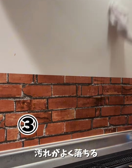 こびりついたコンロまわりがピカピカに！　掃除テクに「すごい」「やってみる」