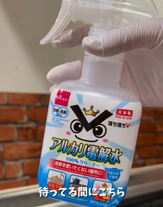 こびりついたコンロまわりがピカピカに！　掃除テクに「すごい」「やってみる」