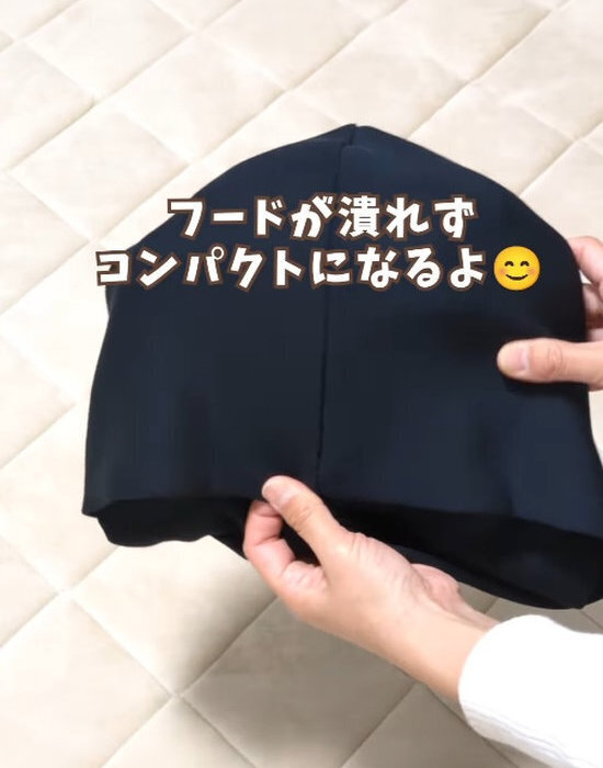 パーカーのフードが潰れない畳み方　方法に「すごい」「コンパクト」