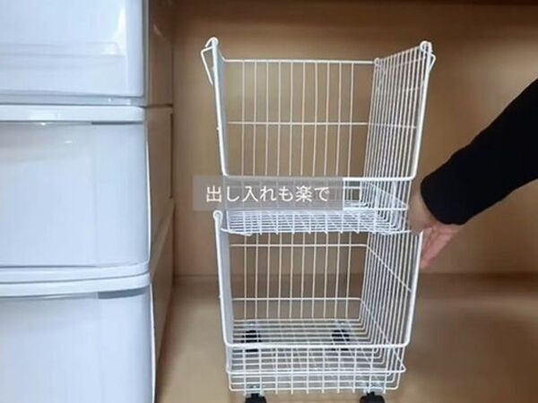 ダイソーのワイヤーカゴを重ねるだけで…　収納アイディアに「すごい！」「早速真似します」
