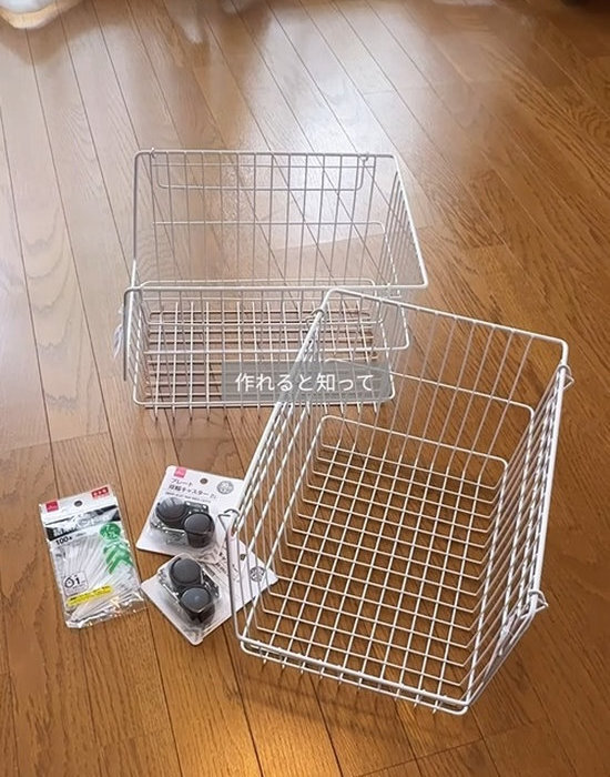 ダイソーのワイヤーカゴを重ねるだけで…　収納アイディアに「すごい！」「早速真似します」