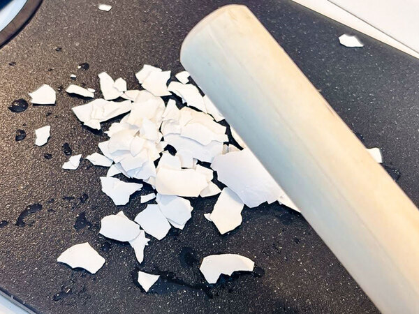 卵の殻を砕いて入れると…？　無印の豆知識に「驚いた」「子供が喜んだ」