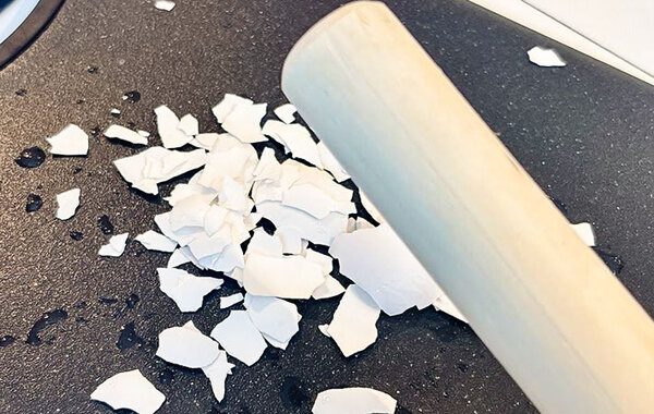 卵の殻を砕いて入れると…？　無印の豆知識に「驚いた」「子供が喜んだ」