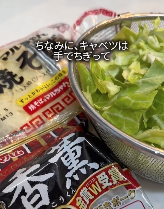 粉末ソースを振りかける前に…　焼きそば作りのひと手間に「マジかよ」「全然違う…」