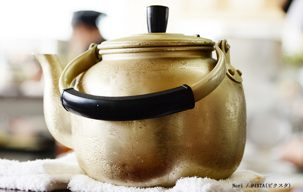 やかんを使って食中毒？　自治体の注意喚起に「ゾッとした」「気を付けなきゃ」