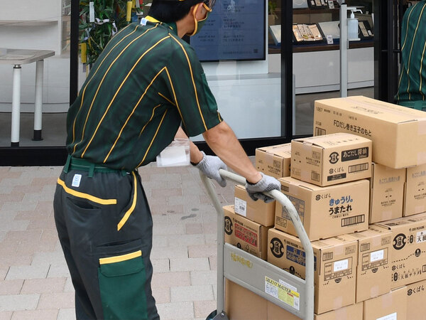 クロネコヤマトと佐川急便の配達員が…？　そこで見た光景に「心が温まった」の声