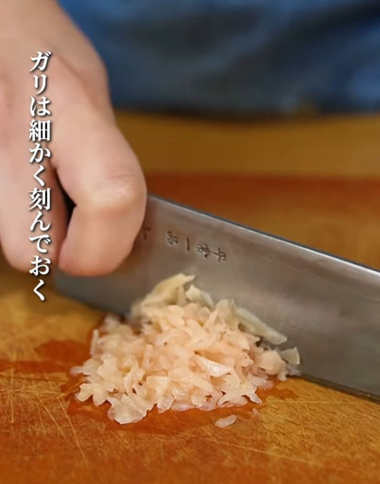 刻んだガリを加えたら…？　納豆巻きに「何個でもいける」「今夜はコレ」