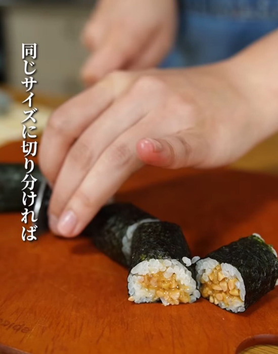 刻んだガリを加えたら…？　納豆巻きに「何個でもいける」「今夜はコレ」