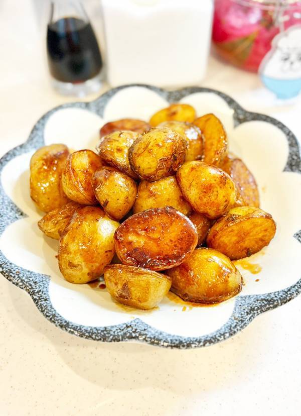 新じゃがを煮ていた人は見て！　現役シェフの投稿に「今夜の夕食に決めた！」