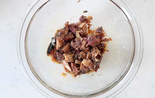 焼いた卵にのせて…　できた簡単おかずに「家族が絶賛」「定番メニューに決定！」