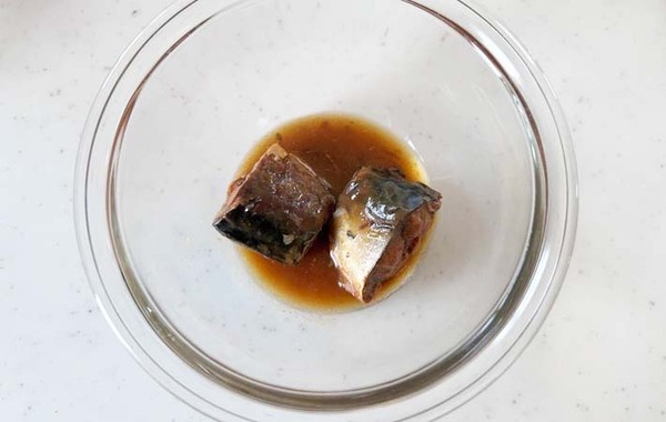 焼いた卵にのせて…　できた簡単おかずに「家族が絶賛」「定番メニューに決定！」