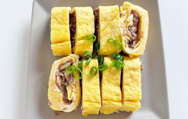 焼いた卵にのせて…　できた簡単おかずに「家族が絶賛」「定番メニューに決定！」