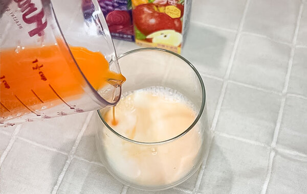 野菜ジュースに意外なちょい足し！　カゴメのレシピに「子供にピッタリ」「ゴクゴク飲める」