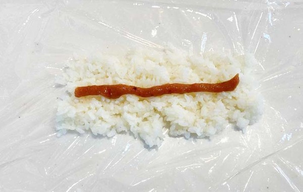 コロンとかわいい！　プチおにぎりを作る驚きの方法