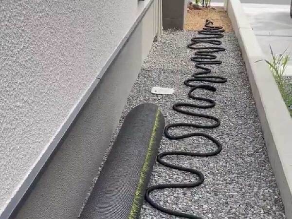 ホースに水を入れると…？　展開に「声出た」「ぞわっとする」