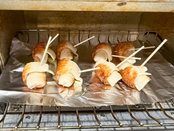 ちくわをくるくる巻いて…　できたものに「弁当にピッタリ」「本物みたい！」