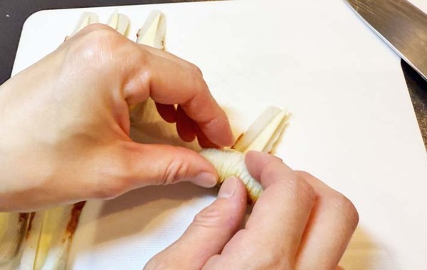 ちくわをくるくる巻いて…　できたものに「弁当にピッタリ」「本物みたい！」