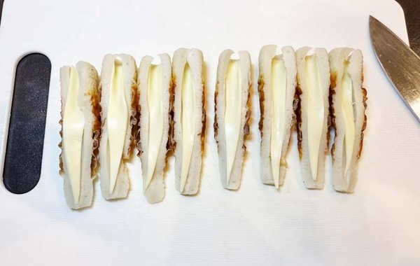 ちくわをくるくる巻いて…　できたものに「弁当にピッタリ」「本物みたい！」